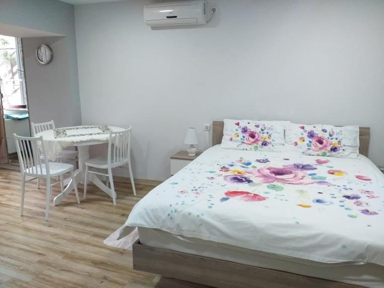 Boutique Apartment 17 Тбилиси Екстериор снимка